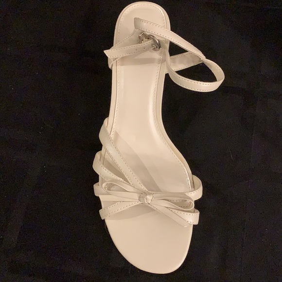 White sandals strap size 7 - Picture 2 of 5